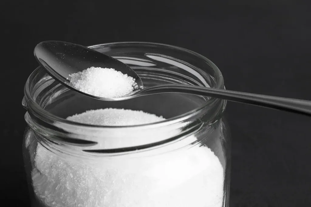 sucre en pâtisserie illustrant son rôle dans la texture et sa réduction grâce aux fibres