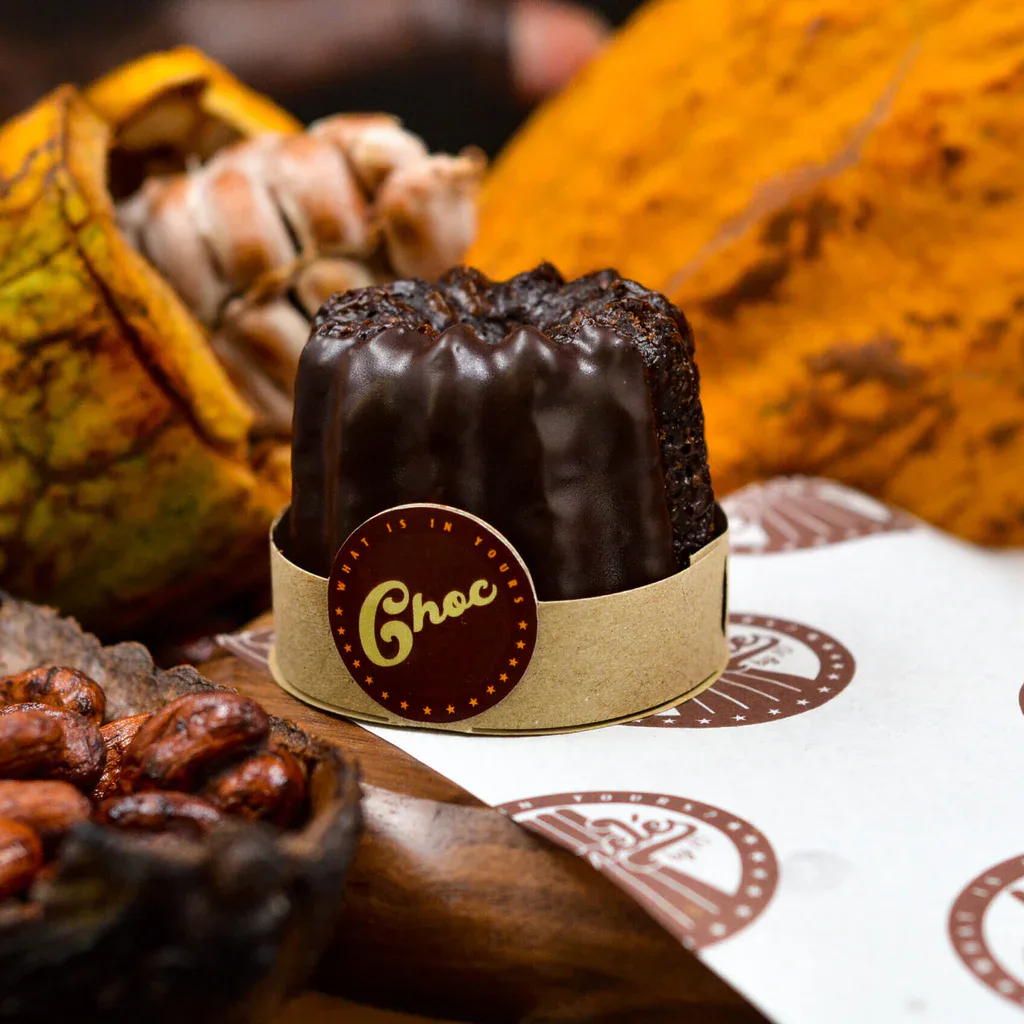 Chocolate canelé created by Thomas Albert illustrating a signature product to optimize the pastry offering and profitability
