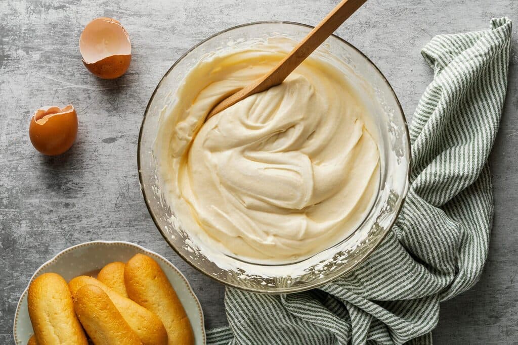 Stabilized whipped cream mixture, Chantifix, stability, cream texture, professional pastry preparation