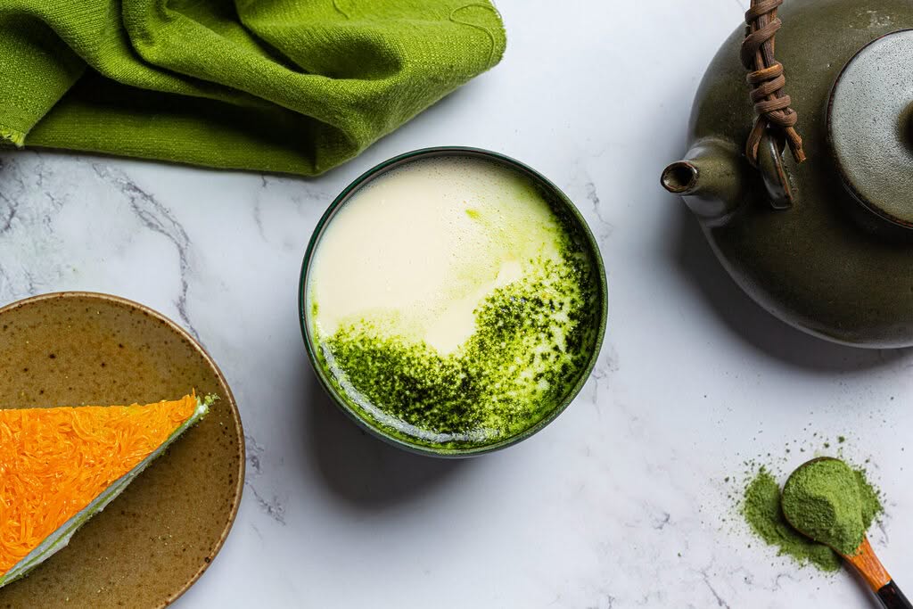 Matcha crème brûlée with matcha powder and a Japanese teapot