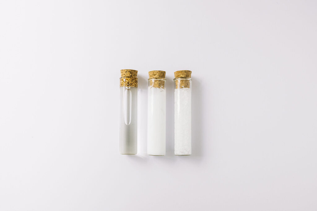 fibres en poudre en tubes illustrant le choix et le dosage des fibres en formulation pâtissière