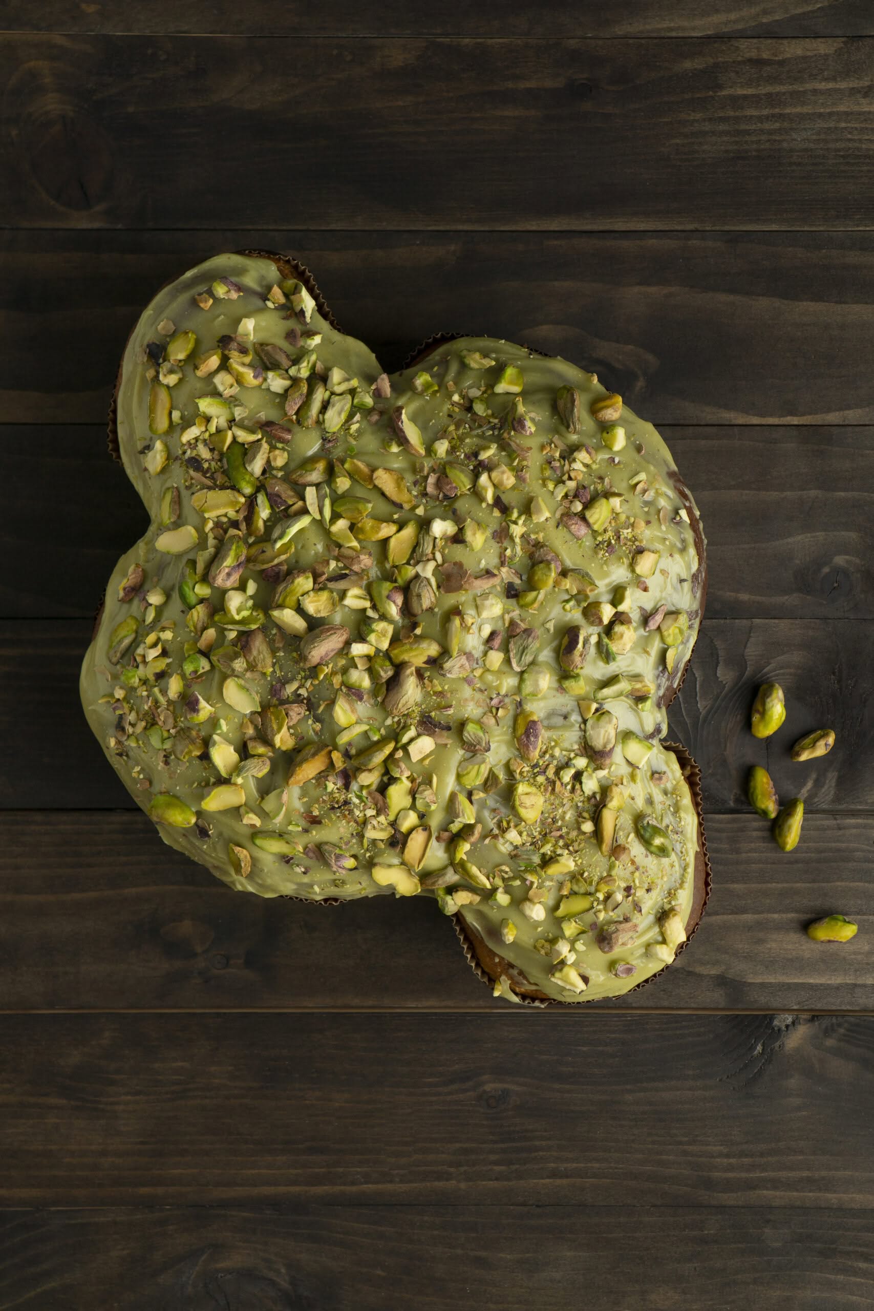 Pistachio almond white chocolate crunch, crispy texture, dessert, professional pastry